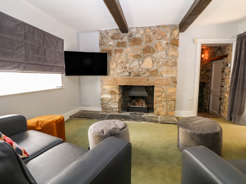 Culdrose Manor