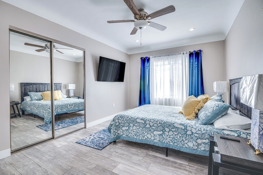 7 Mi to Downtown: East Los Angeles Apartment