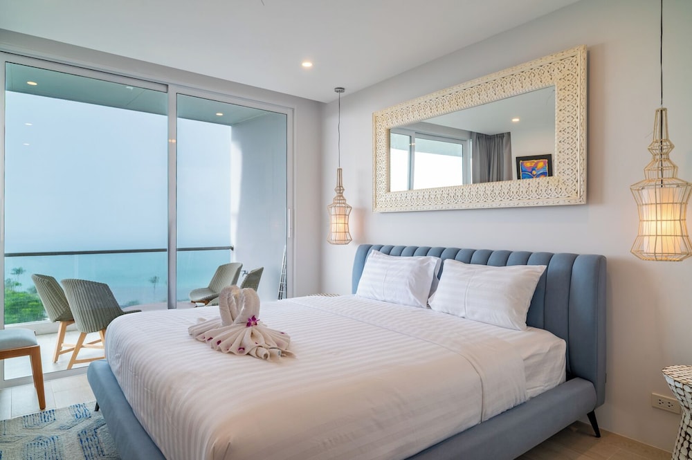 Cozy 2-Bed Apt by the Sea & Beach KBR37