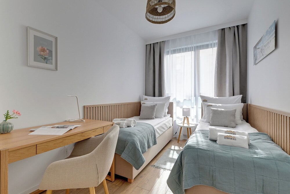 Doki Living - Foodhall & Parking by Downtown Apartments