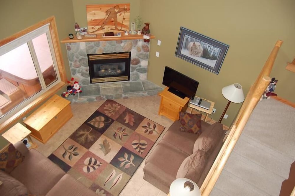 Creekview Court by Apex Accommodations