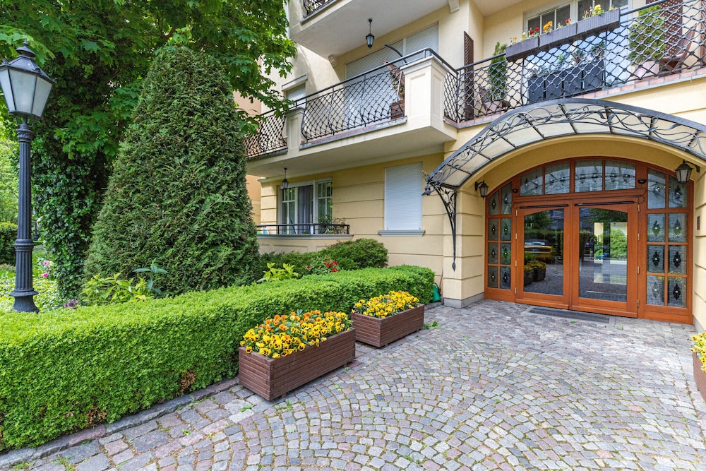 Patio Mare B8 Apartment by Renters view 2