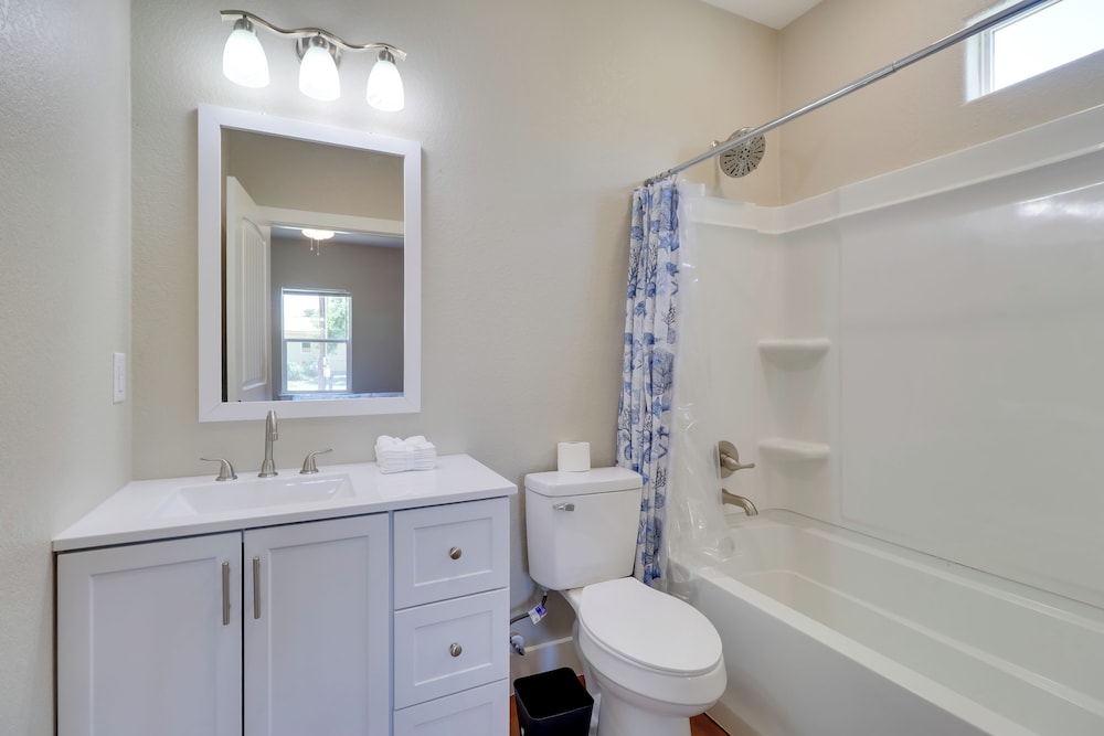 Quiet Hill Country Home: 1 Mi to Lake LBJ Access!