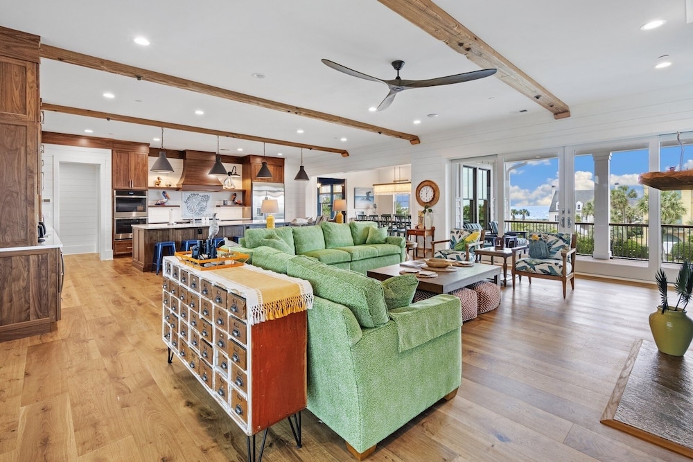 Cornfed Pelican 9 Bedroom Home