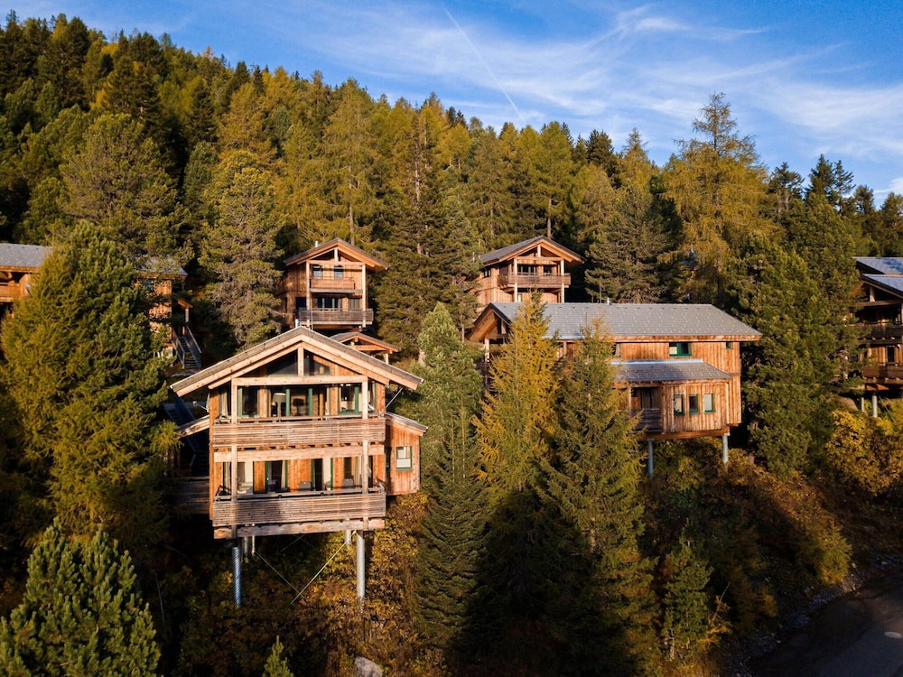 Charming Chalet With Indoor hot tub