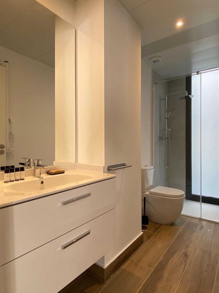 w Trendy 2BR w Sunny Terrace in Chueca