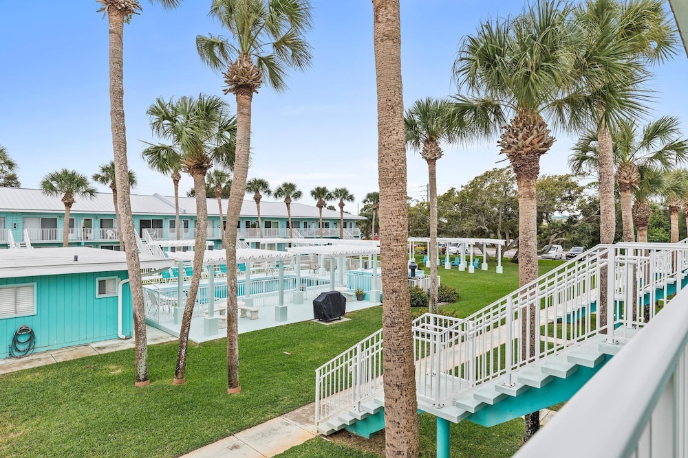 Coronado Arms Condominiums B-18