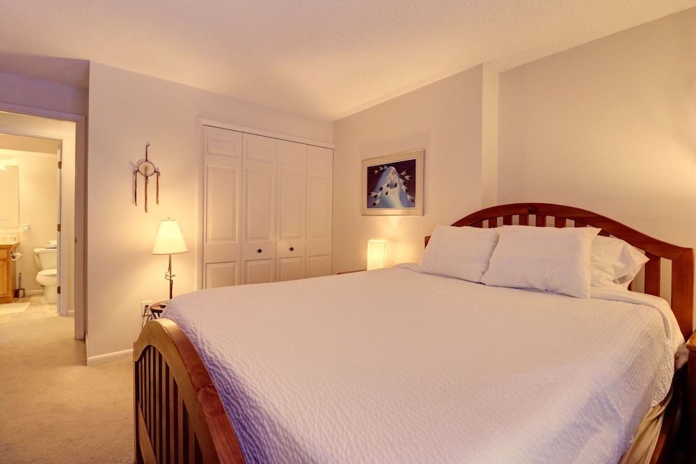 Ten Mile Haus C-9 2 Bedroom Condo