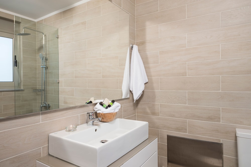 Cedar Bay Beachside Villas