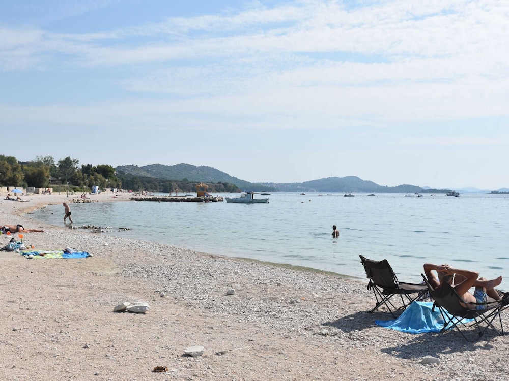 Apartment Right on the Janice Beach in Pakostane view 3
