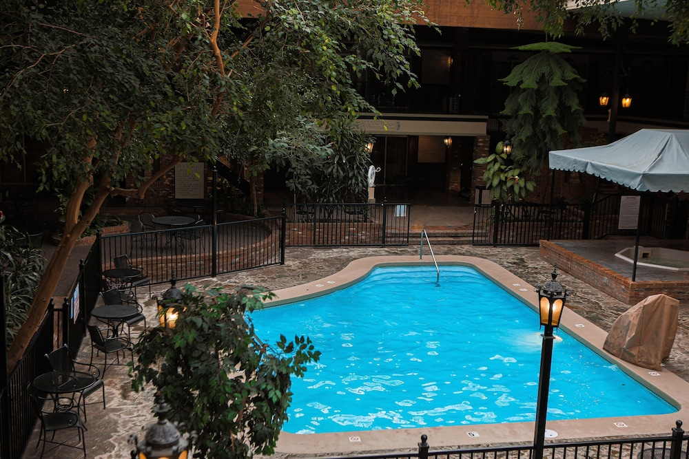 Great Falls Vacations - Heritage Inn - Property Image 8