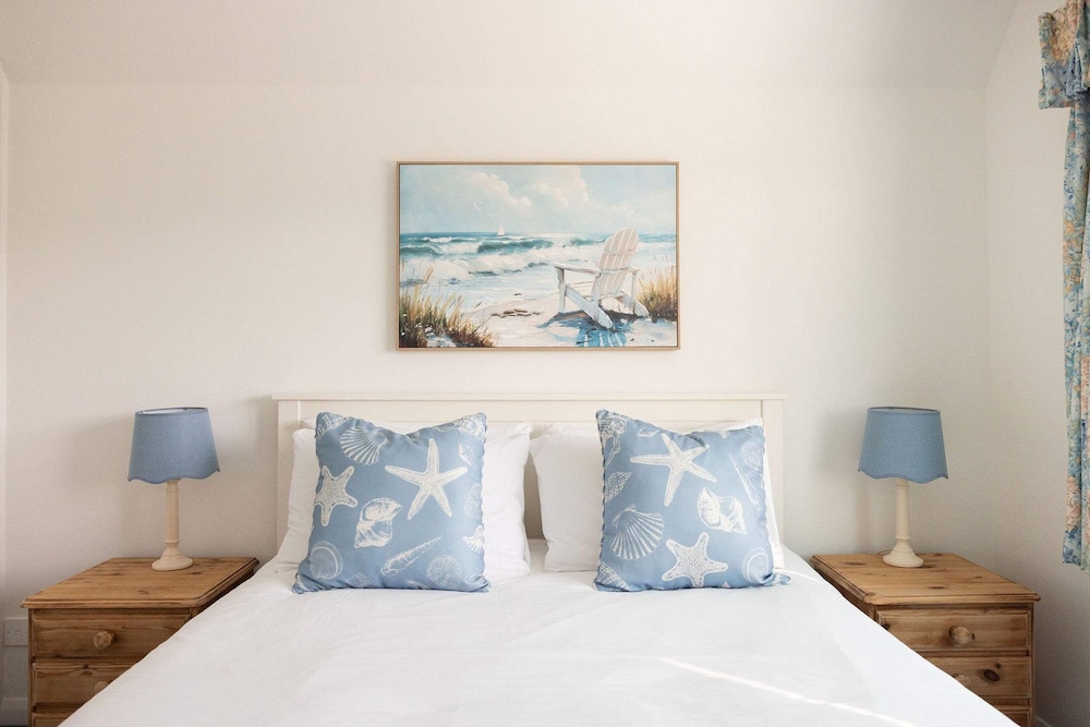 Coastal Comfort for 6 Felpham Beach
