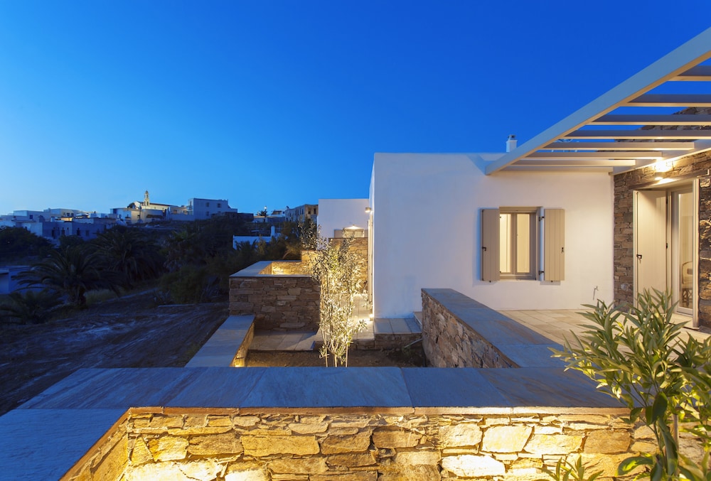 White Tinos Luxury Suites