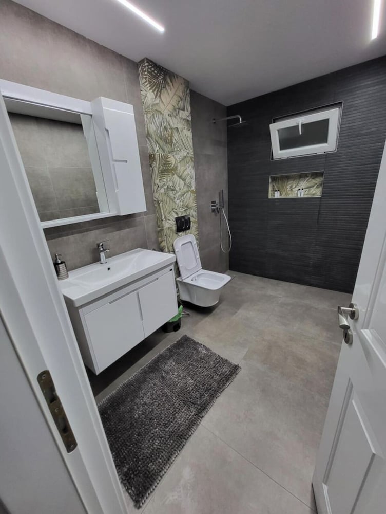 Lakeside View Apartment photo 4