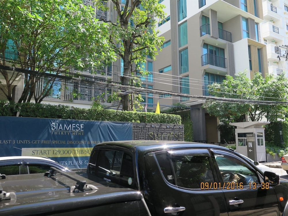 S39- 1 Bedroom Downtown Apt With Balcony and Pool