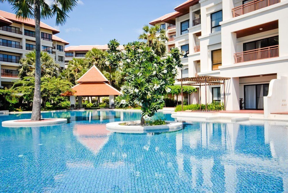 4 Bed Beachfront Condo SP43