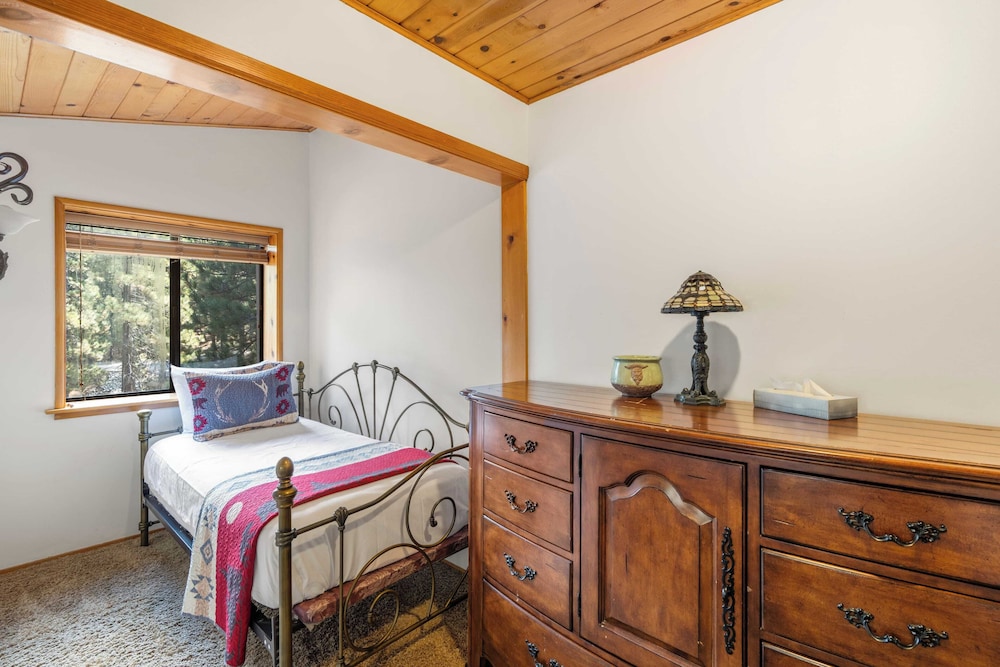 Lakeview Cabin w/ Game Room & Deck Near Ski Slopes & Trails Sleeps 20 Waterview by Avantstay