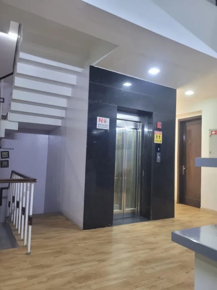 Fabhotel Delight Suites