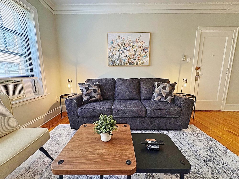 Furnished 1BR - Woodlawn 2W