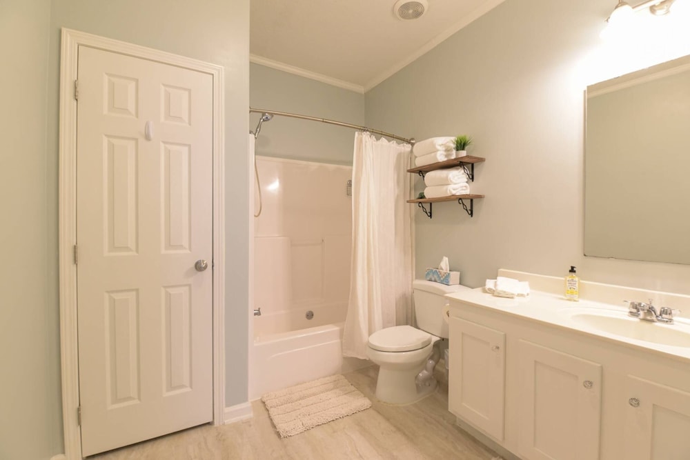 Riverside Ranch by Avantstay Mins to Downtown view 2