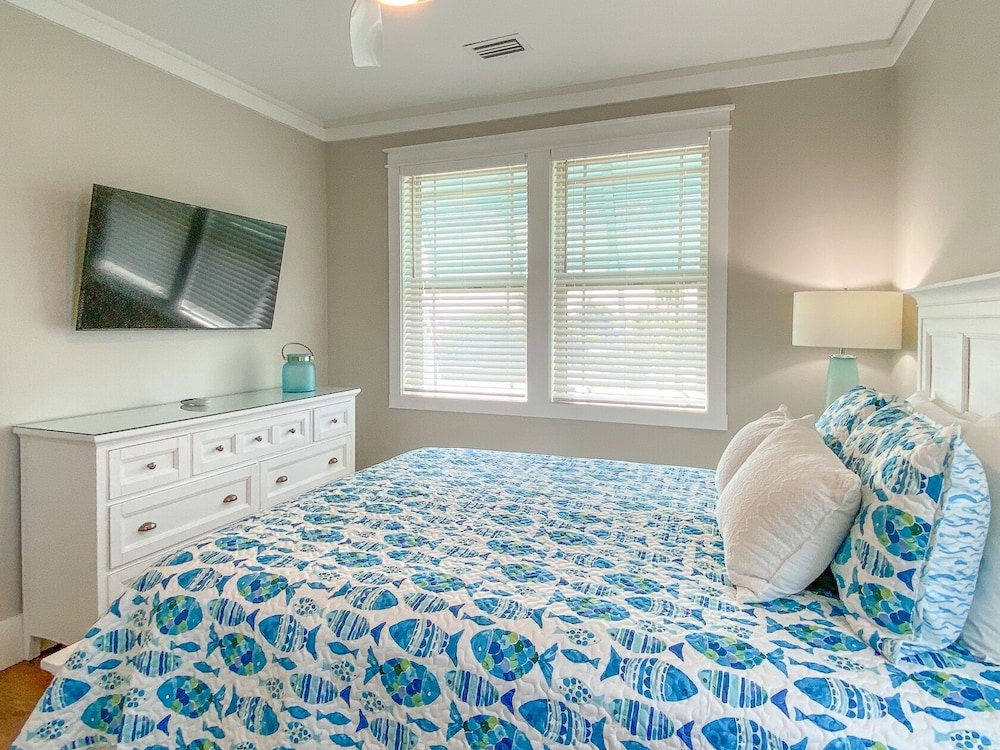 135 Island Escape: 5br Home W/ Pool And Spa! 5 Bedroom Home