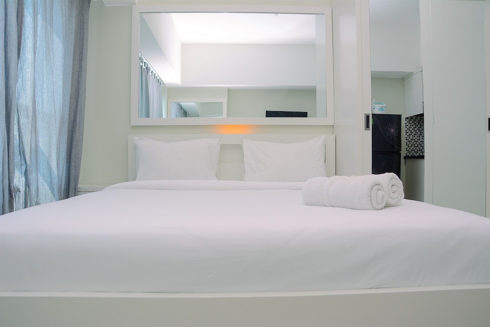 Studio Apartment at The Springlake View Summarecon with Mall View, เบคาซี - 13