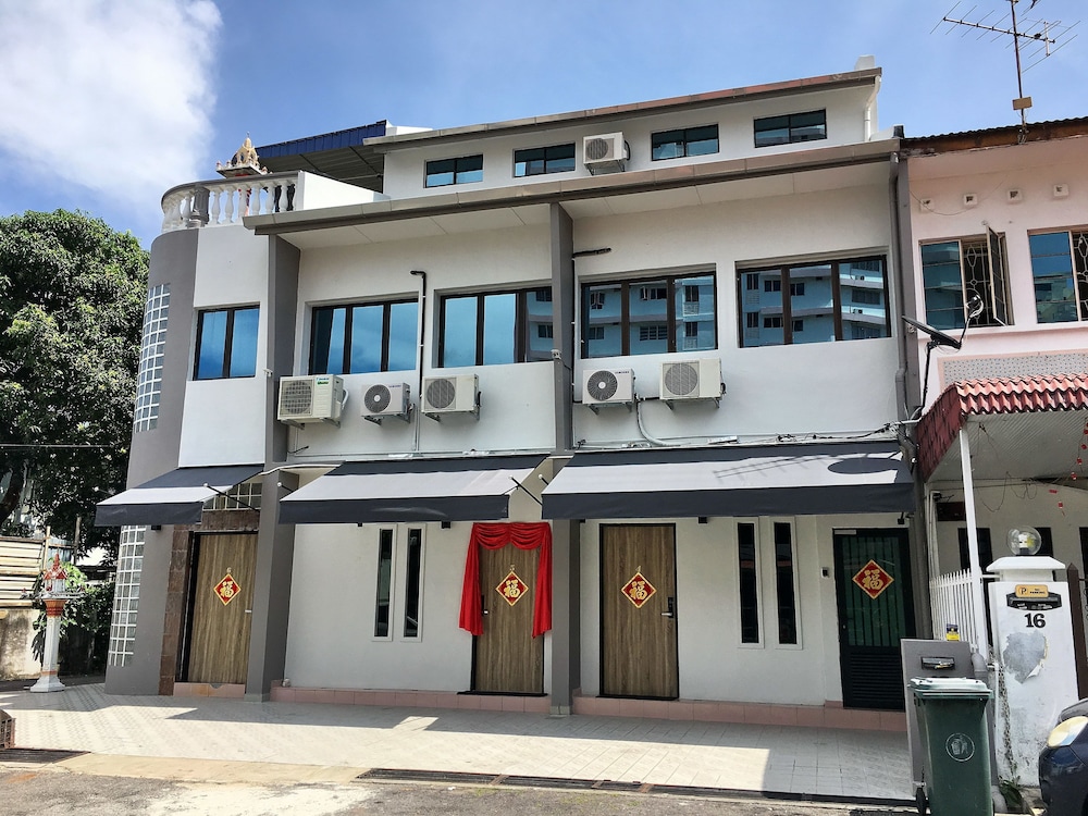 iBook7 - 2 Bedroom Gurney Studio Suite by iBook Homestay