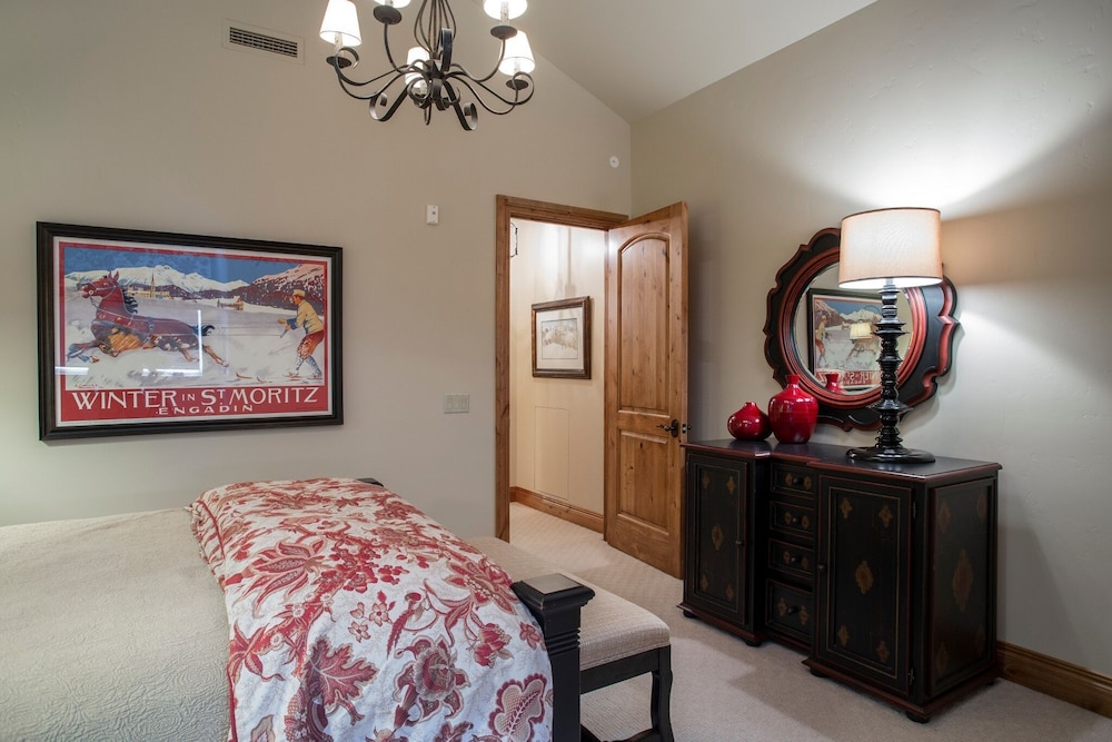 Grand Lodge - Penthouse #406 - Ski-in/out 5 Bedroom Condo