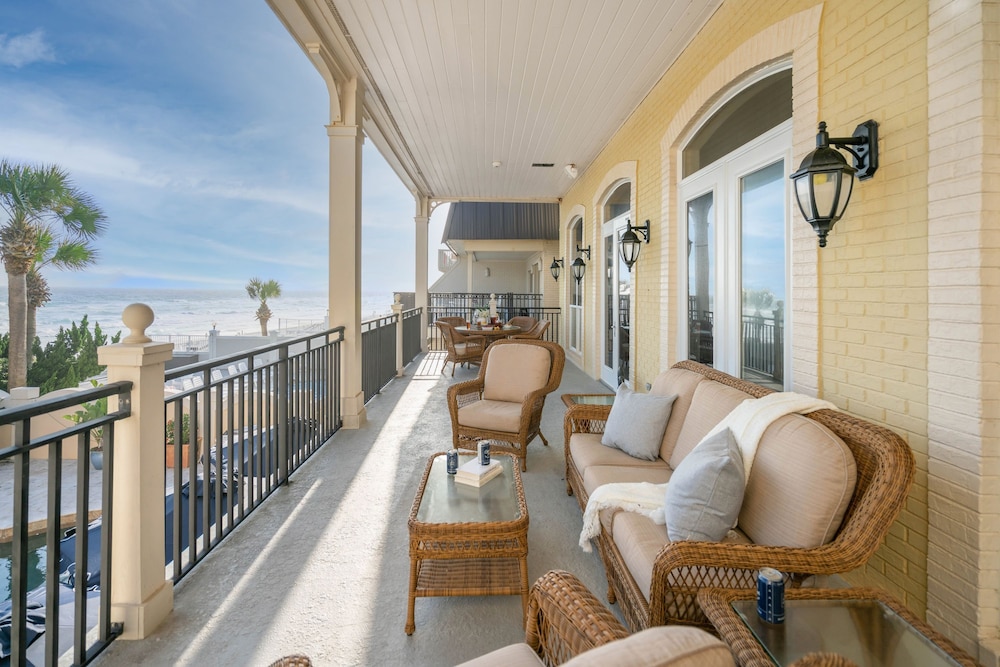Promenade by Avantstay Beach Front Mansion w Breathtaking Views Pool