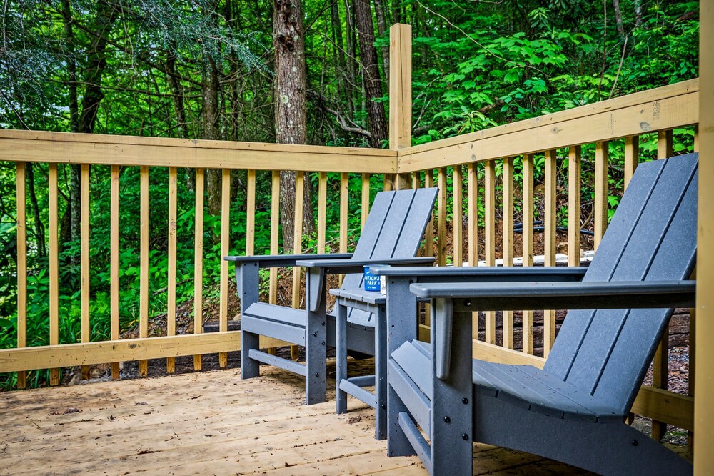 5 Cabins in Gburg Sleeps 16 Firepit Games