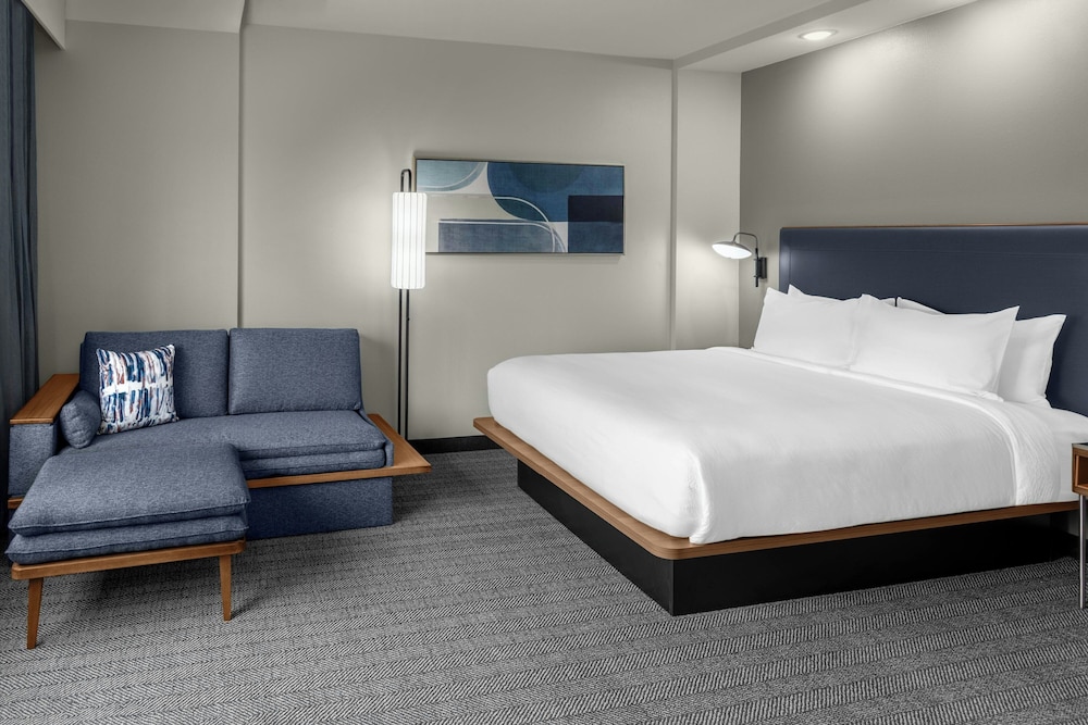 Courtyard By Marriott Sherman