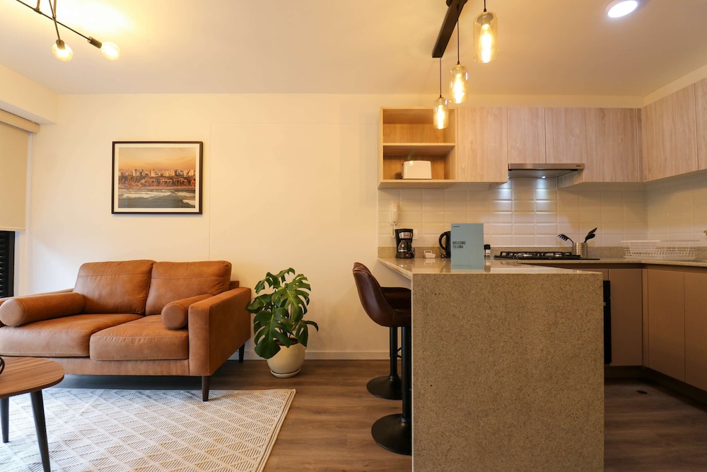w Radiant 1BR With Modern Balcony in San Isidro