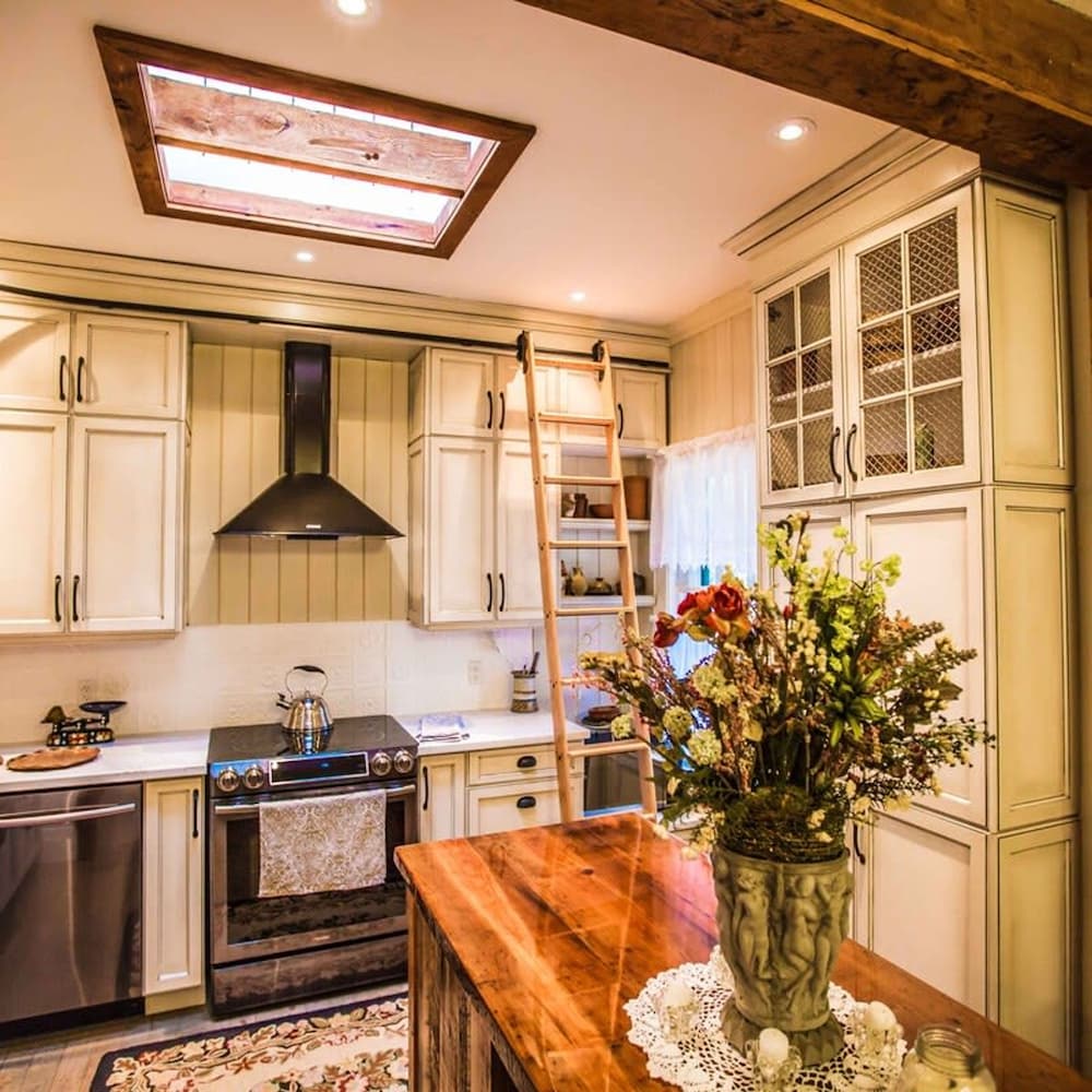 Luxury Waterfront Fairytale Home -carmen Elisabeth