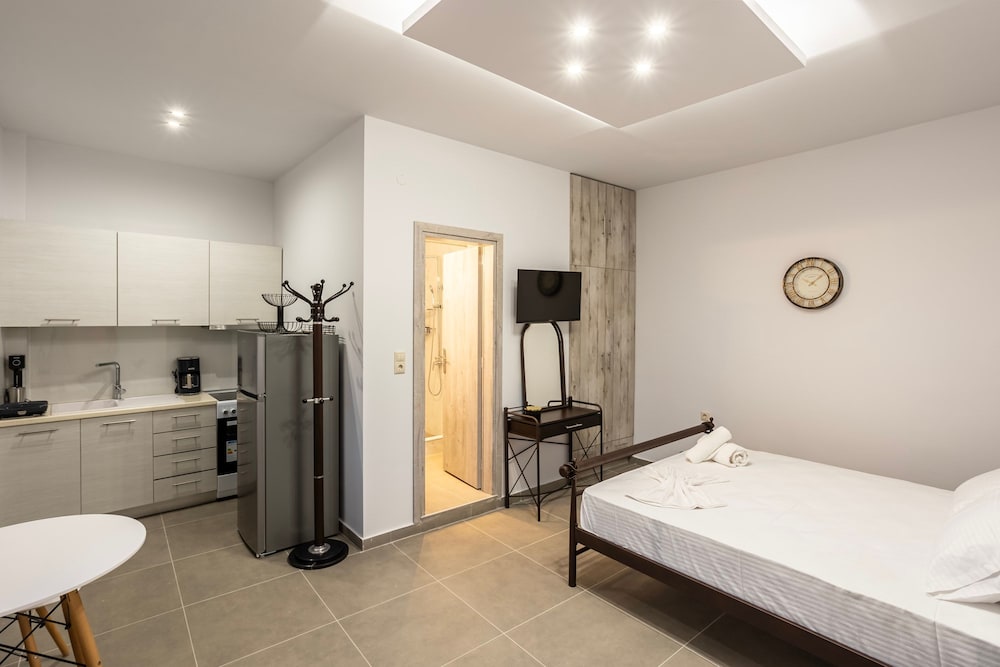 Filiatra Welcoming Hideaway - A Cozy Urban Escape photo 3