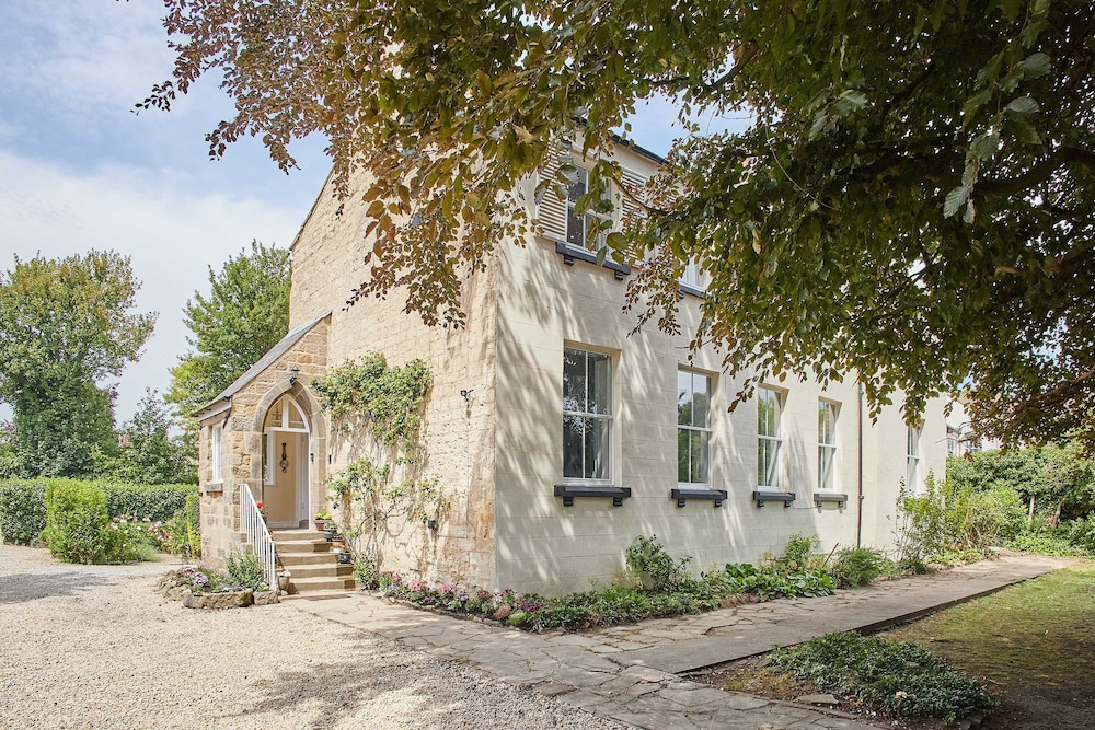 Host Stay Thornecroft