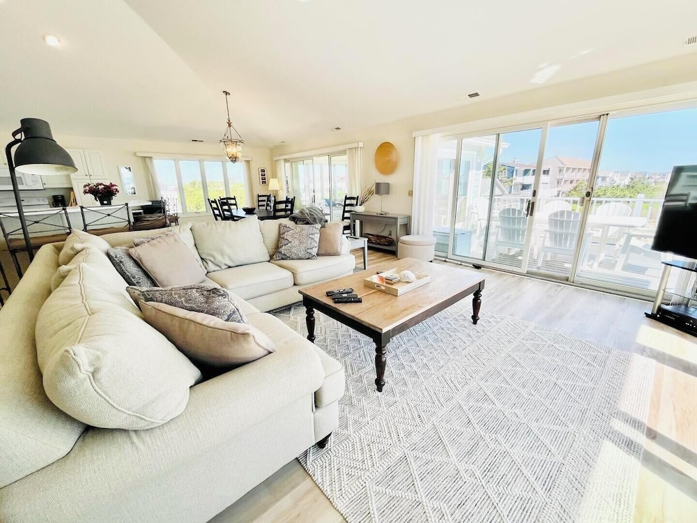 Collins Avenue 4