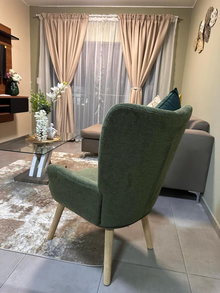 Cosy two Bedroom Apartment for Short and Long Stays Rental