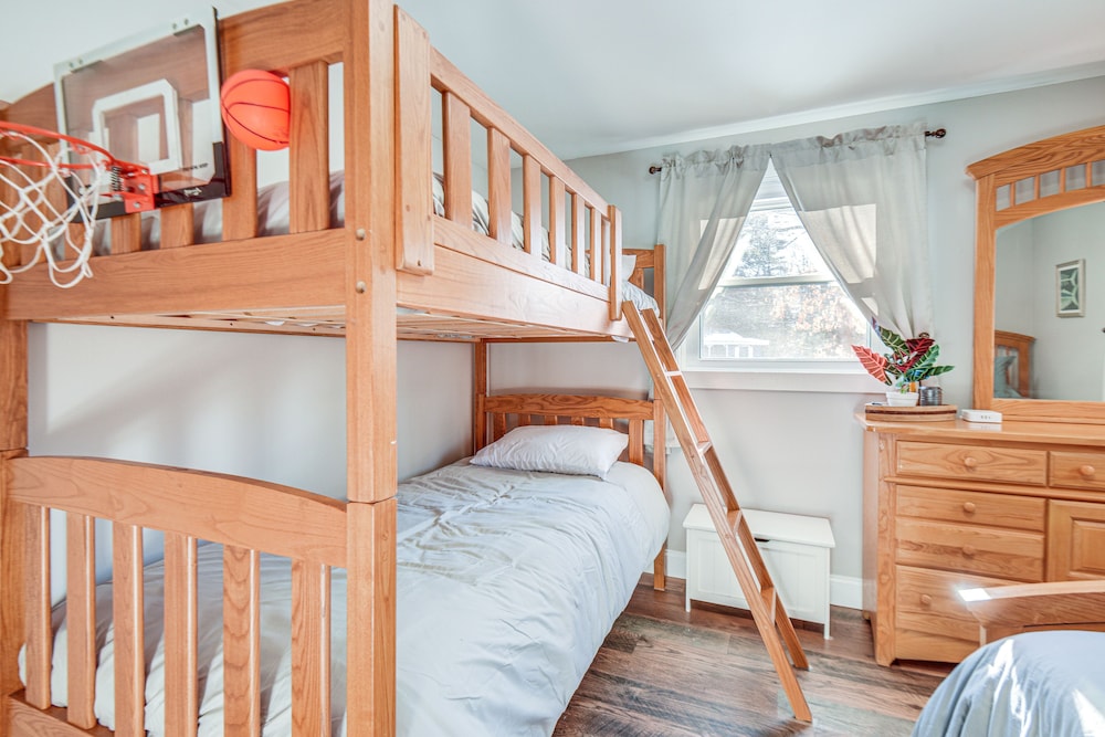 Quiet New Hampshire Getaway w/ Game Room!