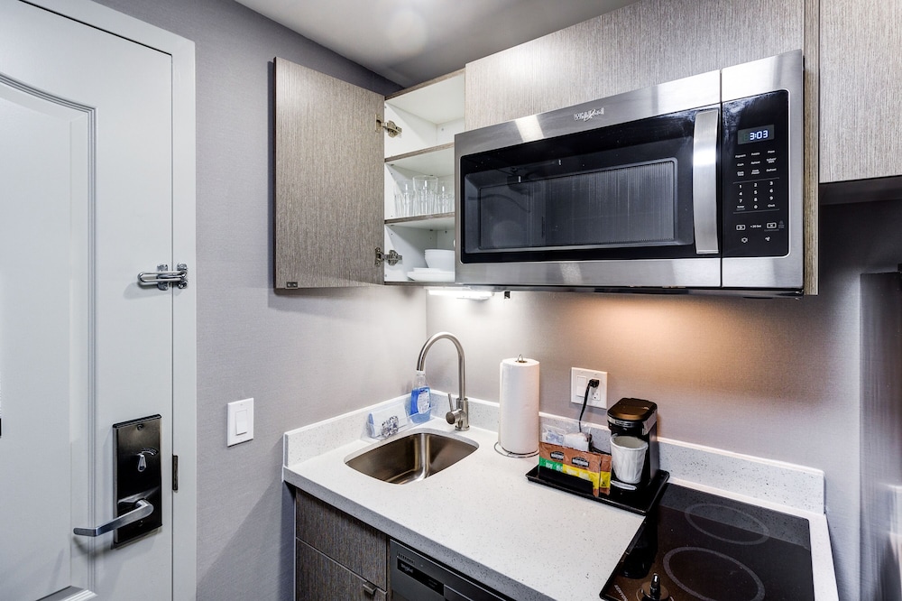 Brantford Vacations - Hampton Inn  Suites by Hilton Brantford Conference Centre - Property Image 66