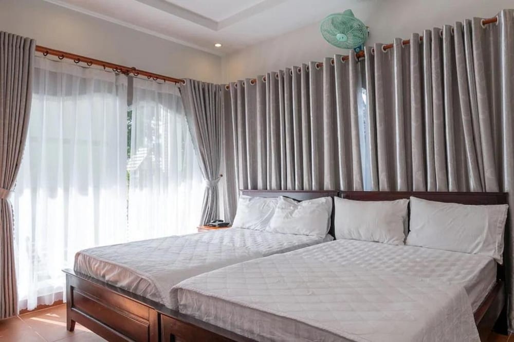 LAM PHU Bungalow view 3