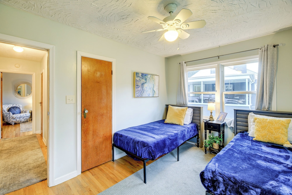 Cozy Home w/ Spacious Yard: 2 Mi to Dtwn Bristol