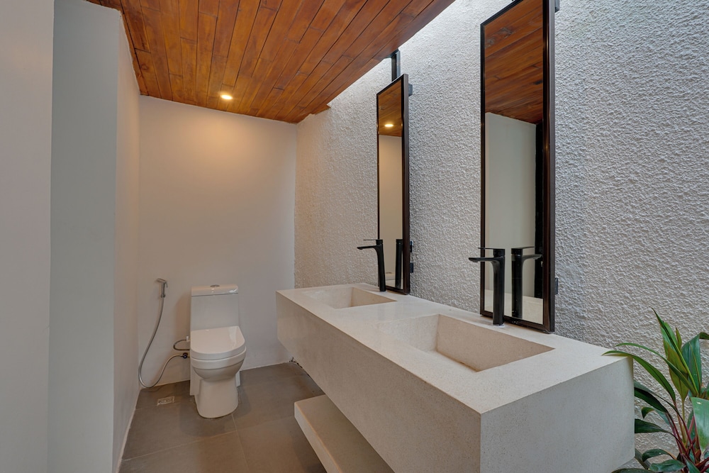 LaLuxe Villa and Residence