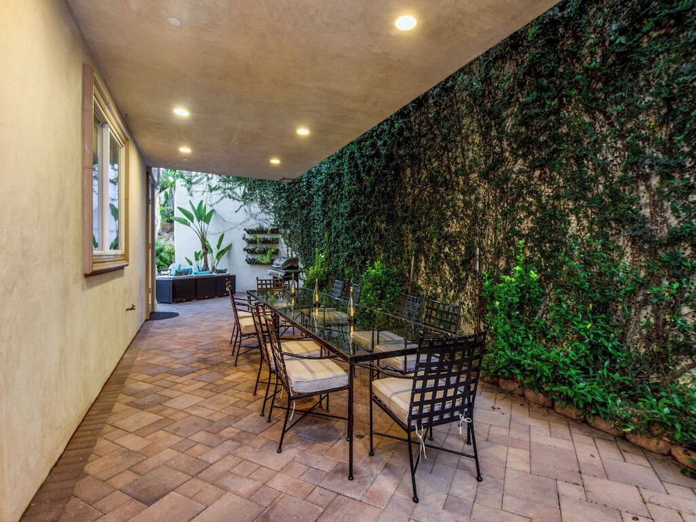 Robmar Mansion - Beverly Hills Mediterranean Estate With Pool & Sport Court