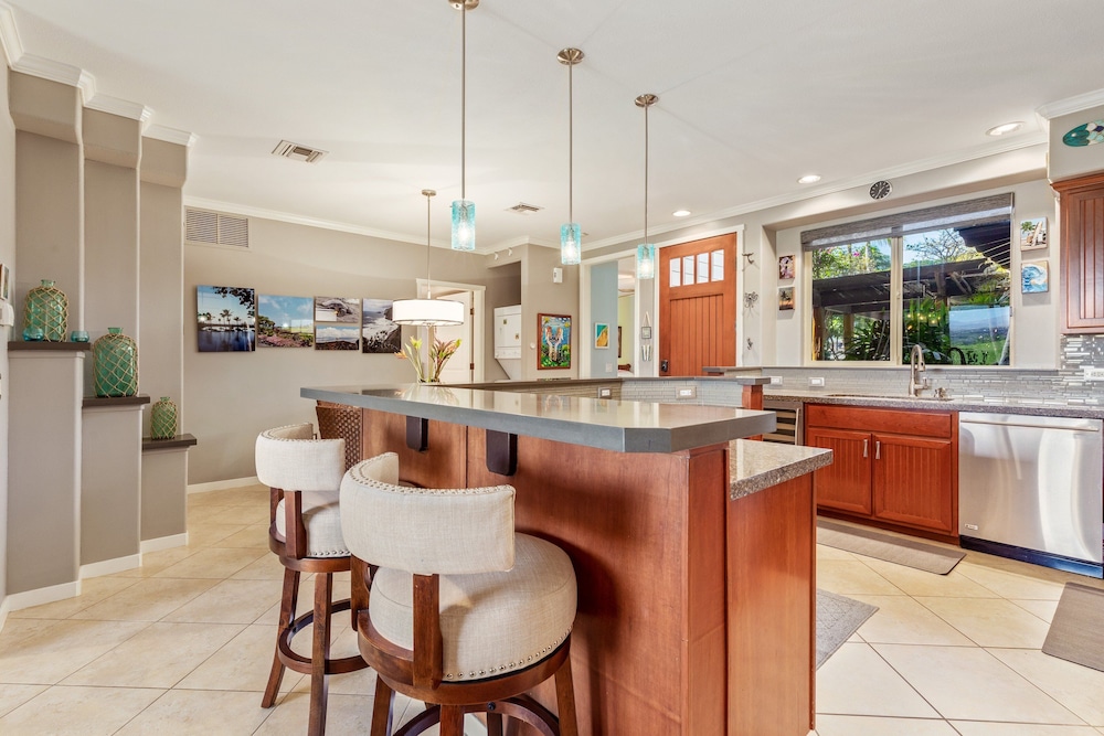 Ground Floor - Gorgeous View of Mauna Kea - Concierge - Nearby Beach - Vrkcv