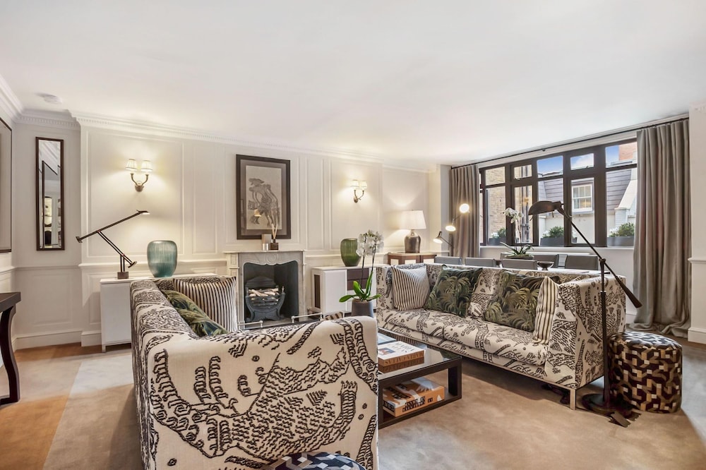 Knightsbridge 3-bed 2-bath by Harrods