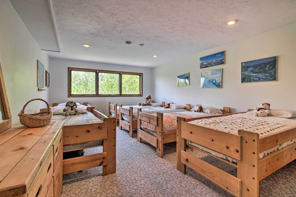 Timber Creek Townhome w/ 2 Decks & Mtn Views! view 4