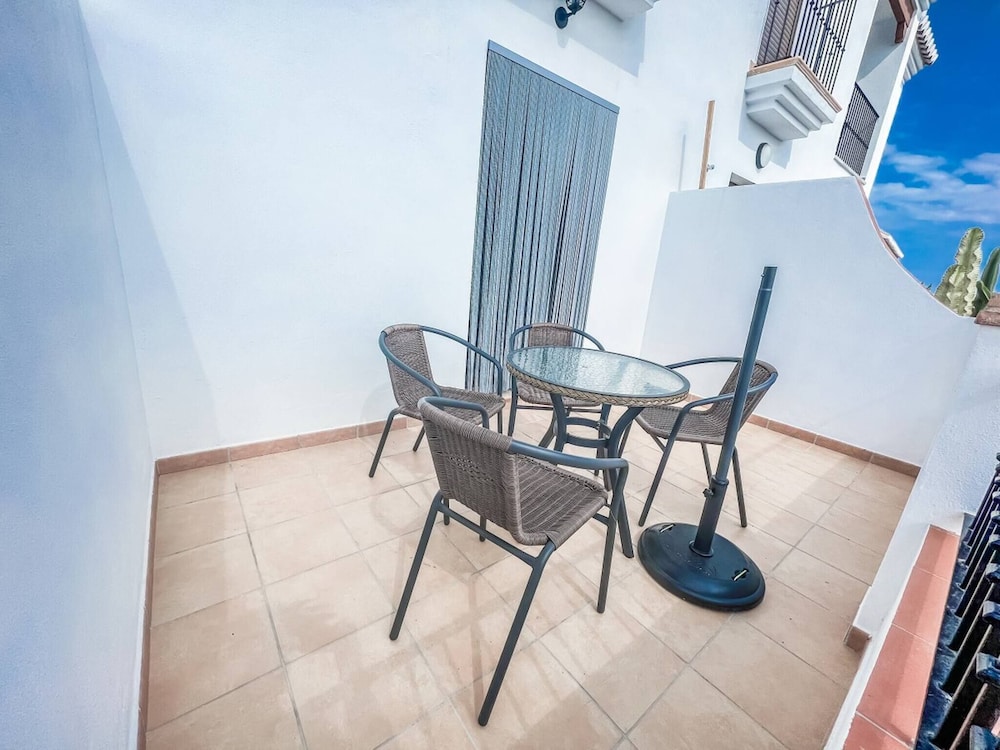 Modern Two Bedroom Apartment With Pool