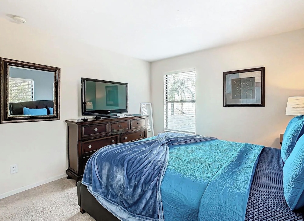 Coco Villa Stay for 10 w/ Resort-style Amenities