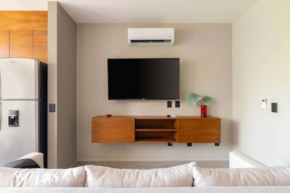 Luminous 2 BR With Roof Pool Close to Hotel Zone by Waves Management