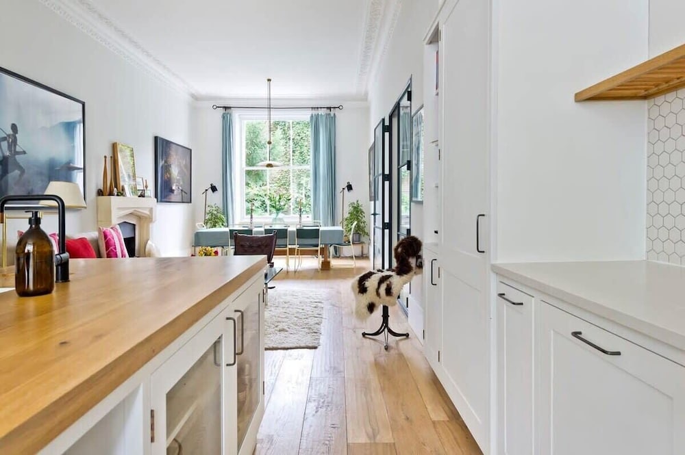 Gorgeous & Grand 5 Bed House, Holland Park